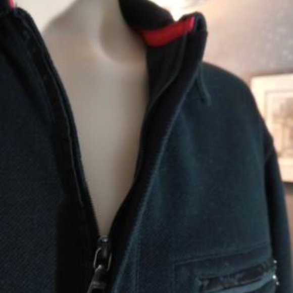 Prada - Picture 2 of 7